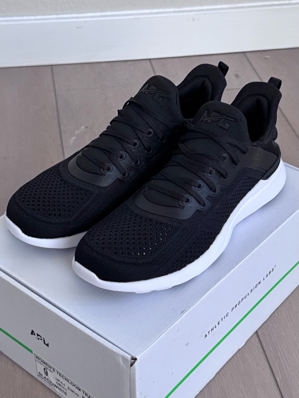 APL women’s tech loom tracer size 9